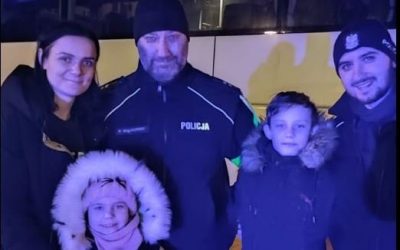 Policjanci z Wrocławia pomagają rodzinie z Ukrainy