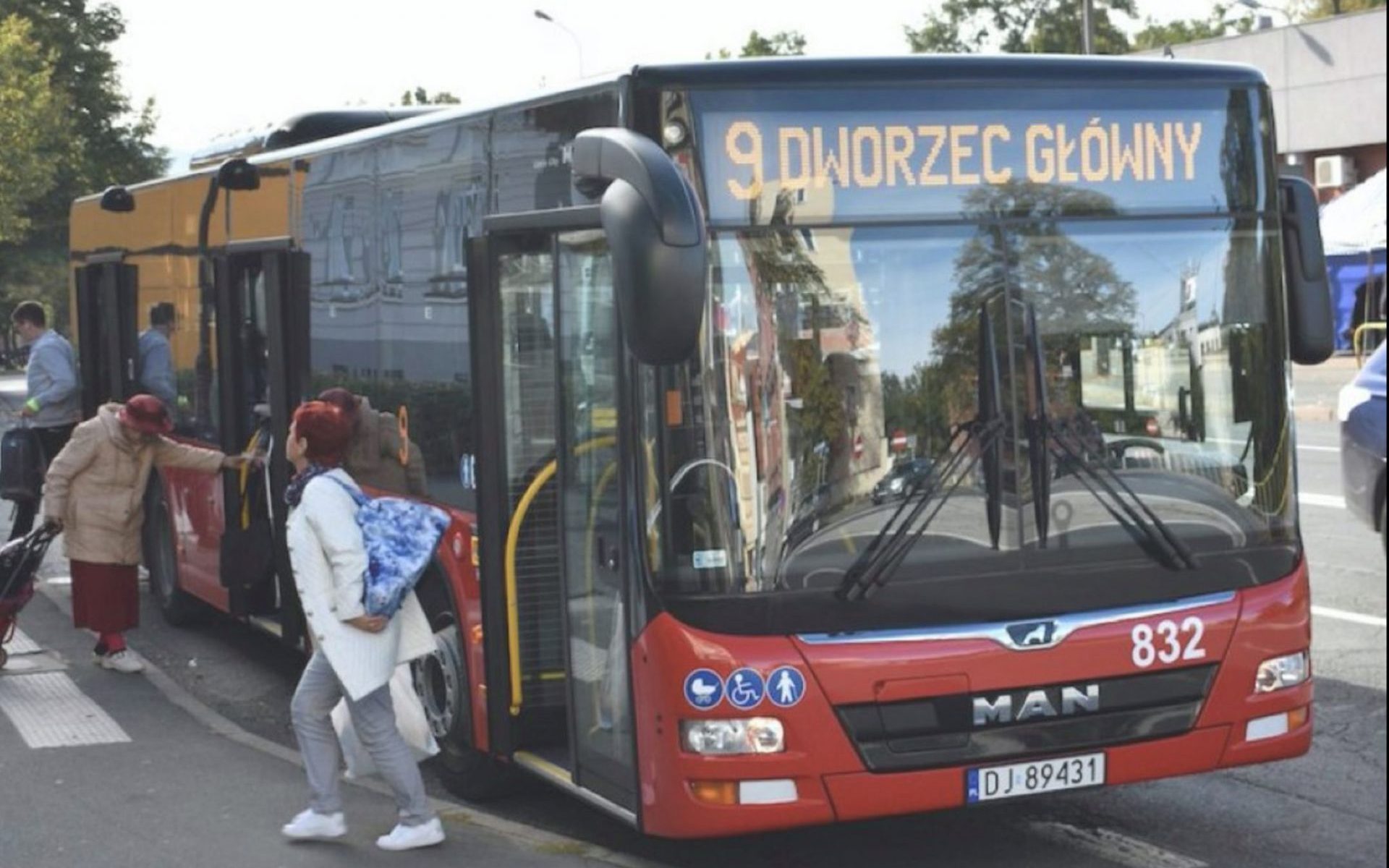 Jelenia Góra. Kierowca autobusu miejskiego pobity przez pasażera /fot. MZK Jelenia Góra(zdjęcie poglądowe)
