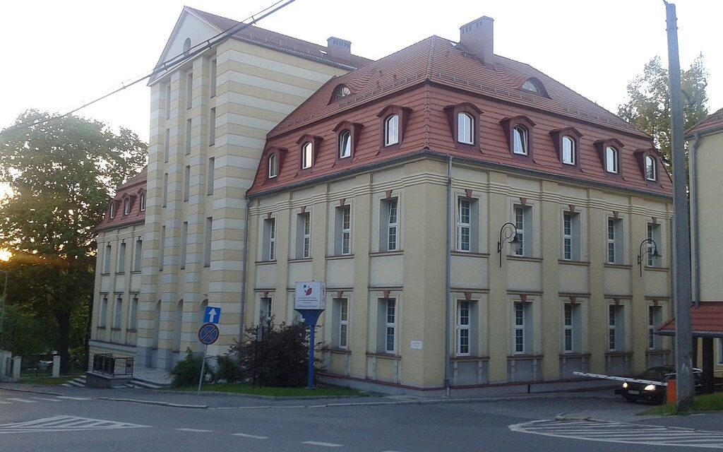 Szpital przy u. Batorego w Wałbrzychu /fot. wikimedia