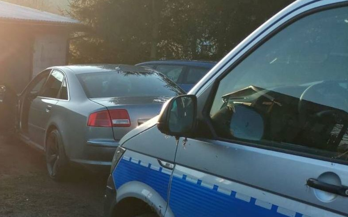 Jelenia Góra: Kierowca z zakazem prowadzenia pojazdów i narkotykami w bucie /fot. Policja Jelenia Góra