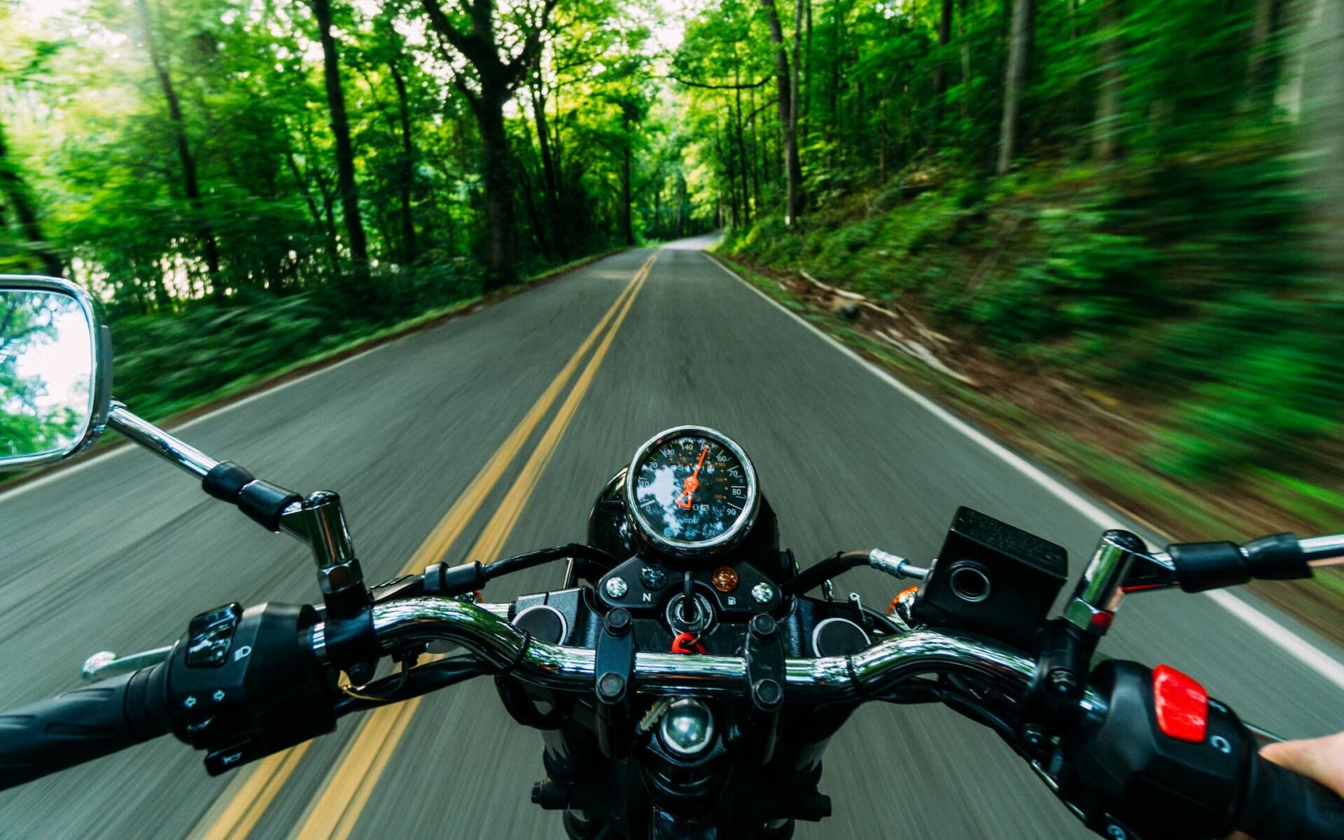 Jelenia Góra: Trwają poszukiwania motocyklisty, który uciekł przed policją /fot. pexels