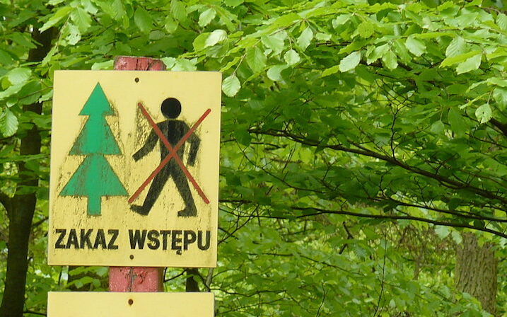 Zakaz wstępu do lasu w okolicy Szklarskiej Poręby. Powodem niewybuchy