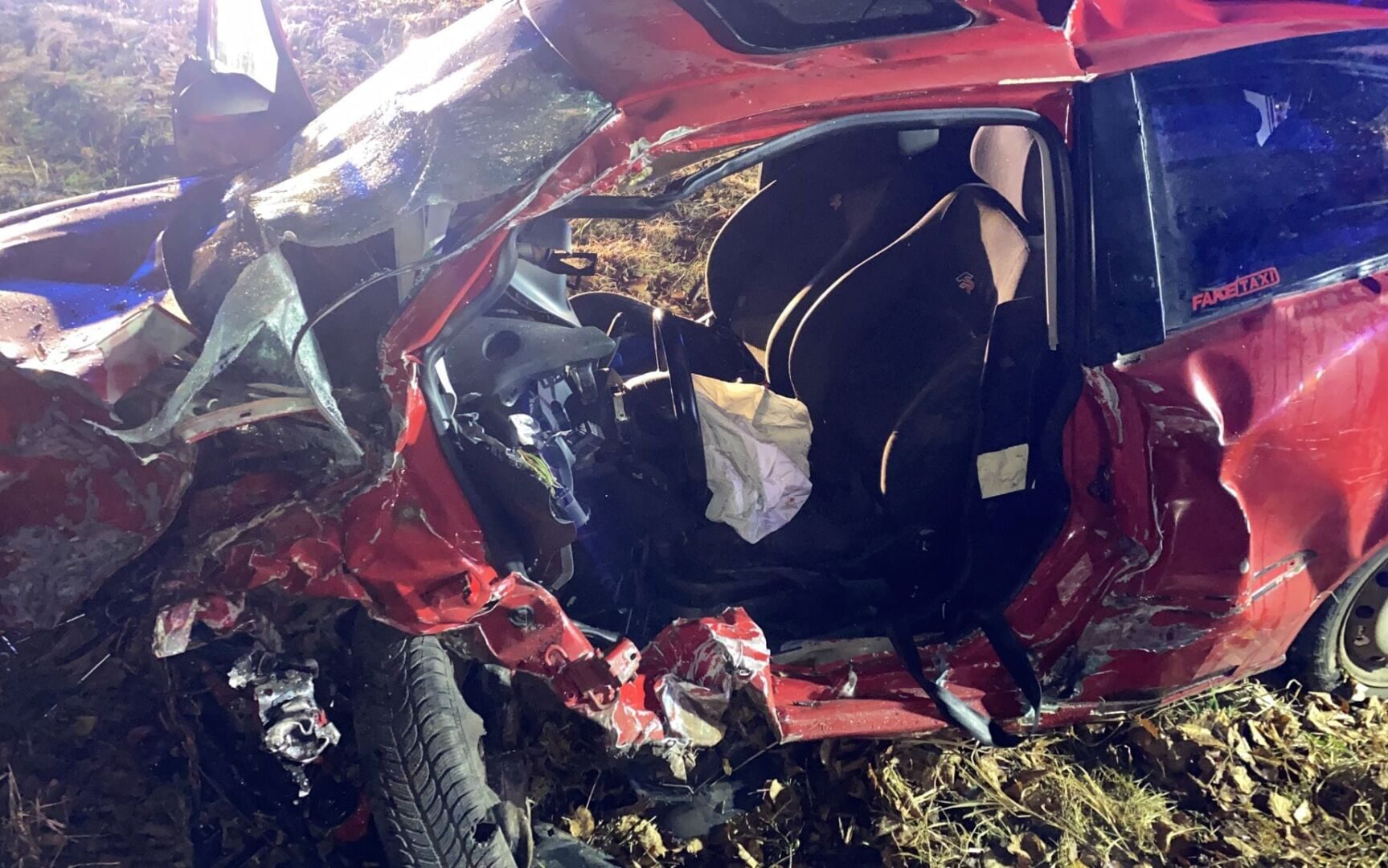 Gryfów Śląski: Czołowe zderzenie dwóch samochodów. Pięć osób trafiło do szpitali